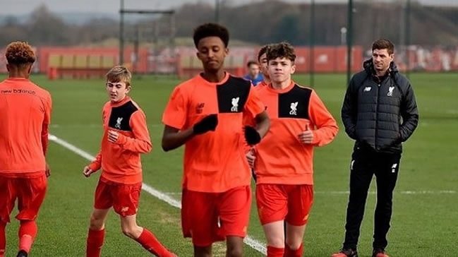 Steven Gerrard Liverpool'a geri döndü