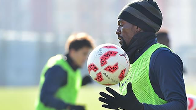 Adebayor Başakşehir'le ilk idmanına çıktı