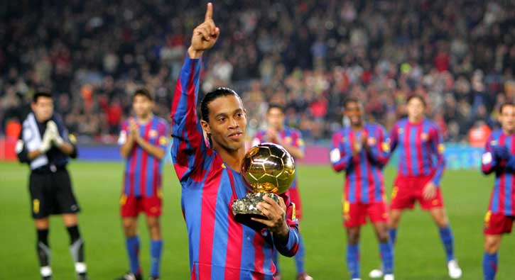 Ronaldinho, Barcelona'ya geri döndü