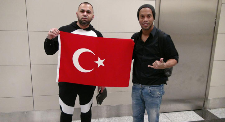 Ronaldinho İstanbul'da!