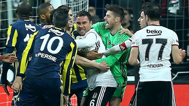 Beşiktaş van Persie'yi mahkemeye verdi!