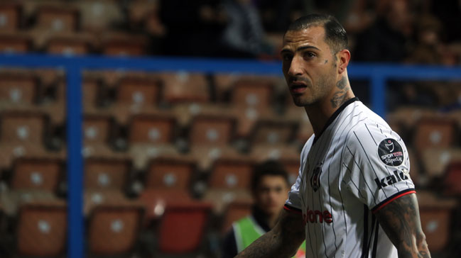 Karabük'te Beşiktaş otobüsüne taşlı saldırı!