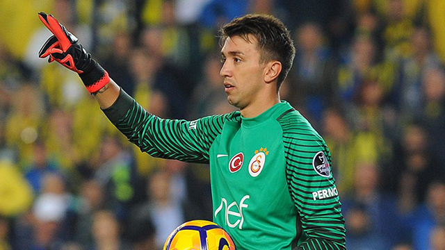 Dünya devi Muslera'nın peşinde!