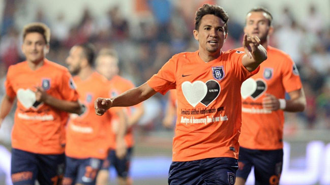 Başakşehir'de 2 imza birden!