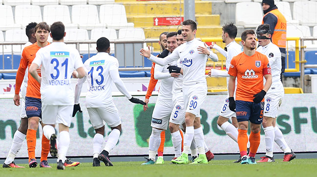Başakşehir'e 'Paşa' şoku! Tam dört gol...