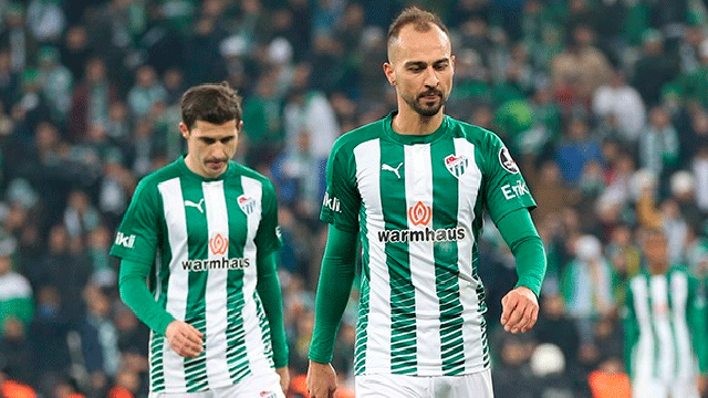 Bursaspor'da deprem! İki isim kadro dışı bırakıldı