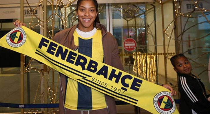 Fenerbahçe'nin yeni transferi Candace Parker İstanbul'a geldi