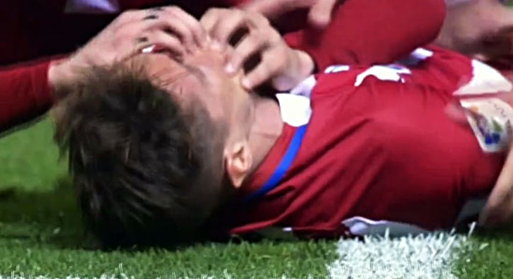 Sahada korku dolu anlar! Fernando Torres...