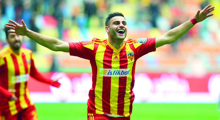 Trabzonspor Deniz Türüç ile prensip anlaşmasına vardı!