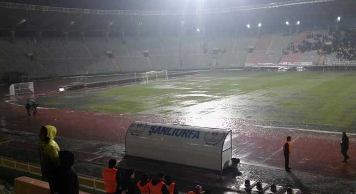 Şanlıurfaspor - Adana Demirspor maçı tatil edildi