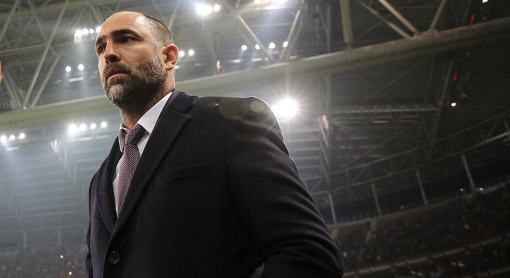 Galatasaraylı futbolcular Tudor'u yönetime şikayet etti!