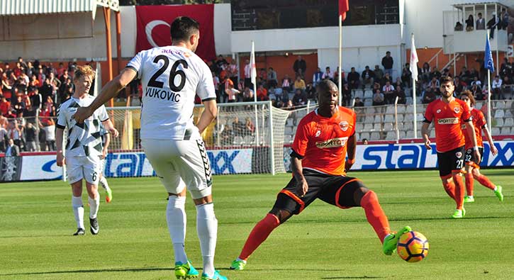 Adanaspor - Konyaspor maçında olaylar çıktı