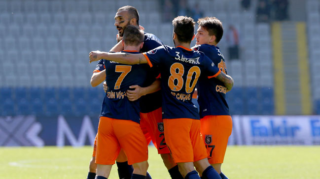 Başakşehir, Alanyaspor engelini 2-1'le geçti