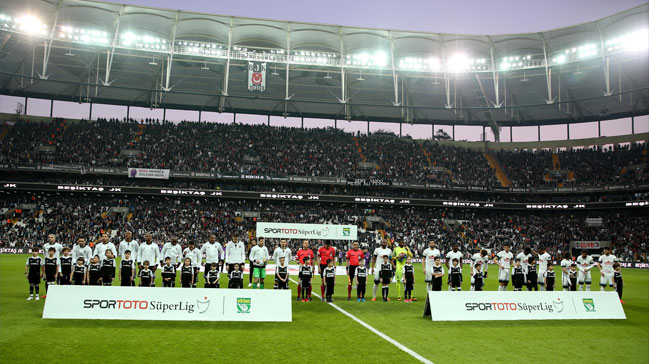 Beşiktaşlı taraftarlar stadı yine doldurdu