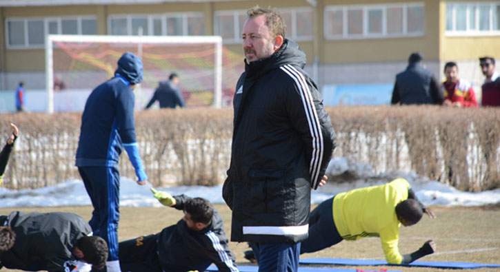 Sergen Yalçın Beşiktaş'a bileniyor