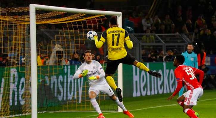 Aubameyang, Dortmund'u tura uçurdu