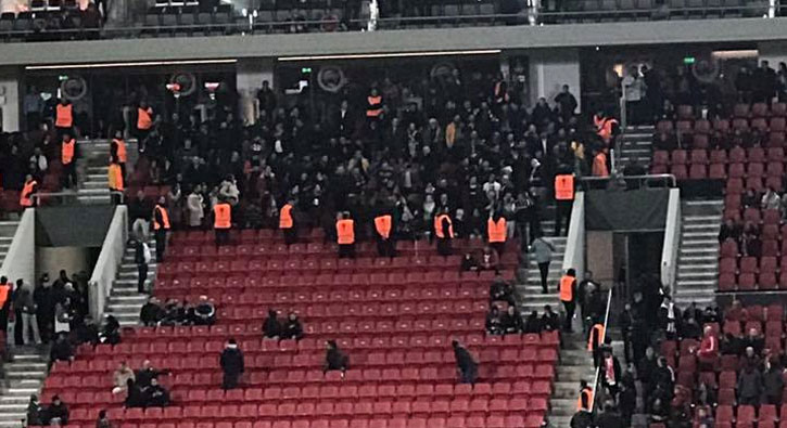 Beşiktaşlı taraftarlar truva yaptı!