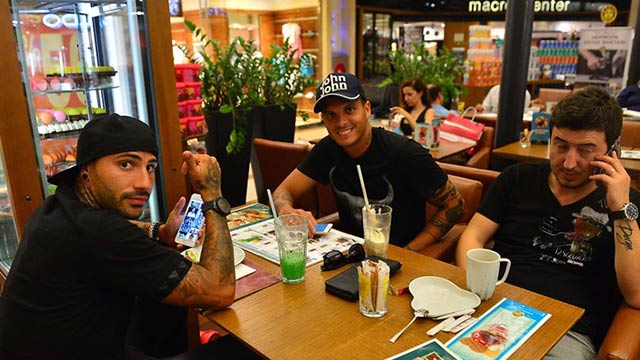 Sinir krizi geçirdi hastaneye kaldırıldı!