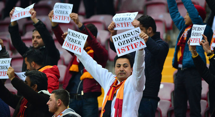 Galatasaraylı taraftarlardan yönetime büyük tepki!