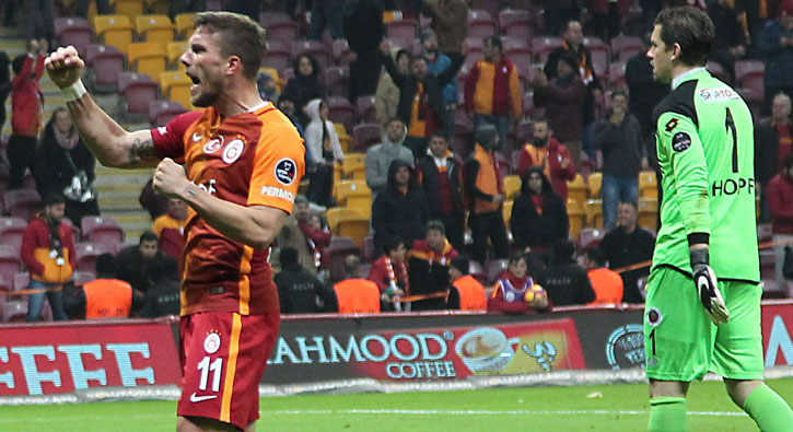Podolski'nin hareketi sosyal medyayı salladı!