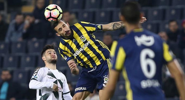 Fenerbahçeli iki oyuncu arasında gergin anlar