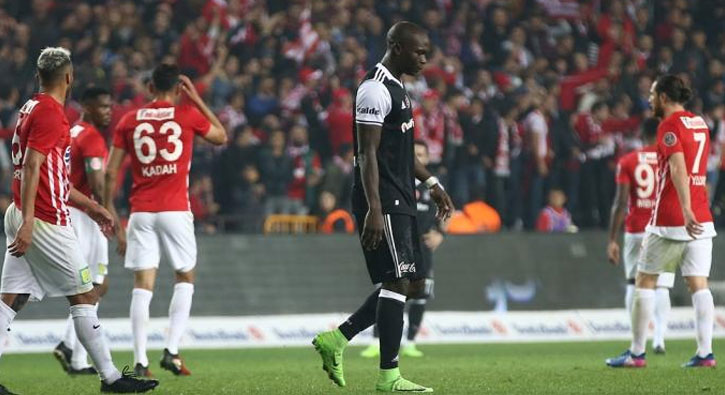 Aboubakar'a 4 gün içinde ikinci kırmızı kart