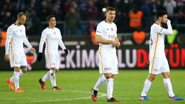 Podolski Galatasaray'ı kafada bitirmiş!