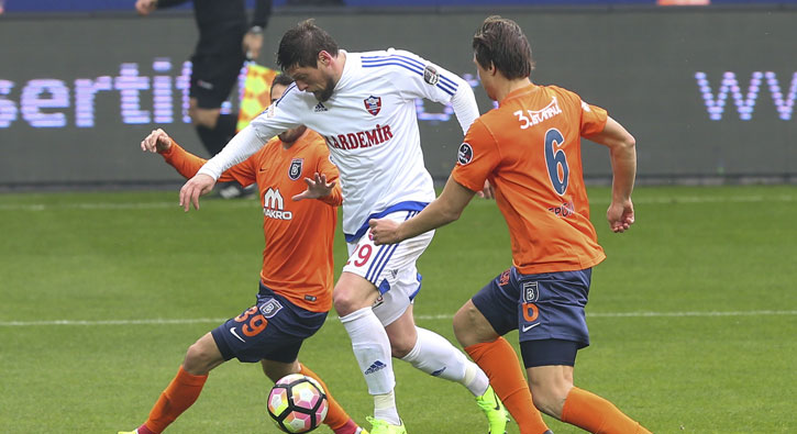 Karabükspor'dan Başakşehir'e çelme!