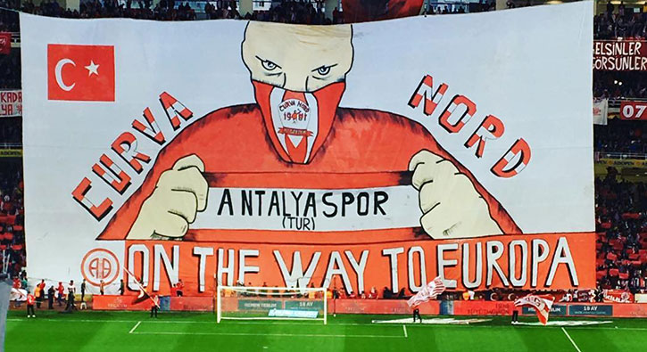 Antalyaspor taraftarından maç öncesi koreografi sürprizi