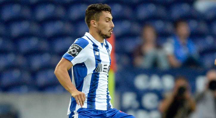 Roberto Carlos, Alex Telles'i kendisiyle kıyasladı