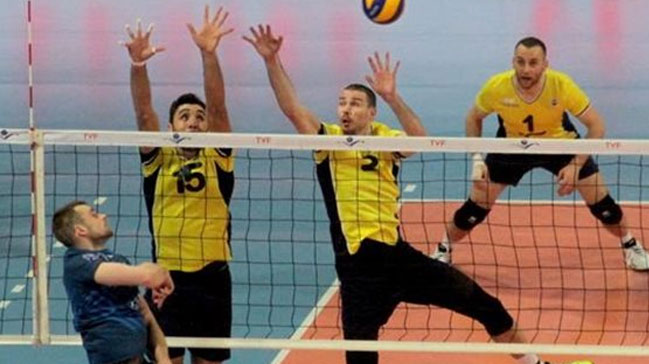 Halkbank filede Fenerbahçe'yi 3-0'la geçti