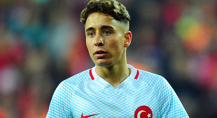 Fenerbahçe Emre Mor'un menajeriyle masaya oturdu