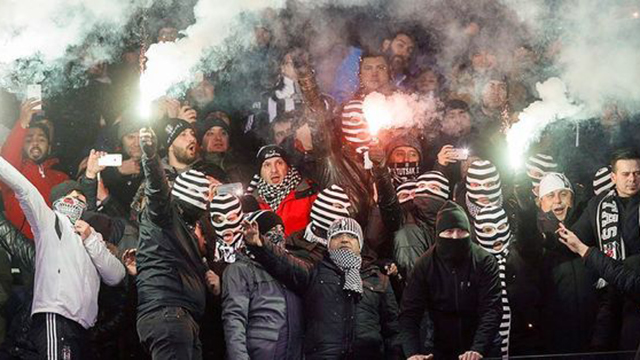Türk taraftarlar Lyon'u çıldırttı!