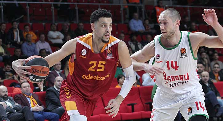 Galatasaray Odeabank sahasında yıkıldı