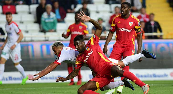 Fırat Aydınus'tan Antalya'da iki kırmızı kart