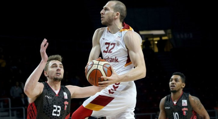 Galatasaray Odeabank 14. galibiyetini aldı