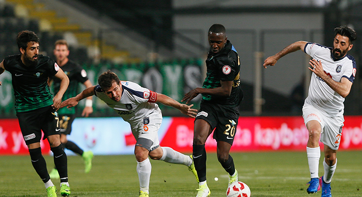 Medipol Başakşehir yarı finalde!