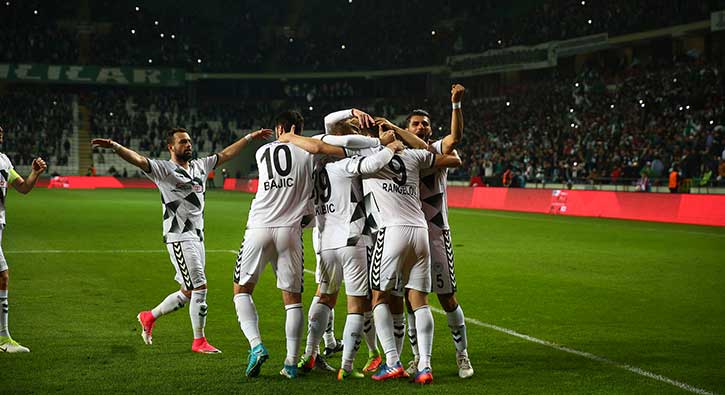 Atiker Konyaspor sahasında turladı 