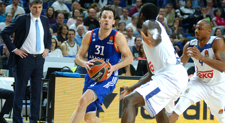 Anadolu Efes, İspanya'da direnemedi