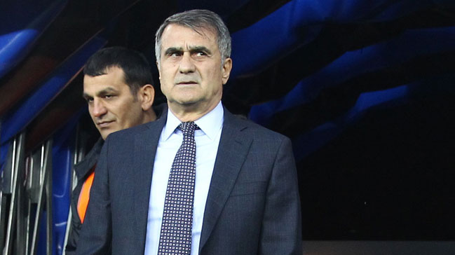 Şenol Güneş takımının gollerinde sevinmedi