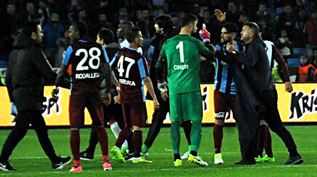 Onur Kıvrak kendini yaktı!