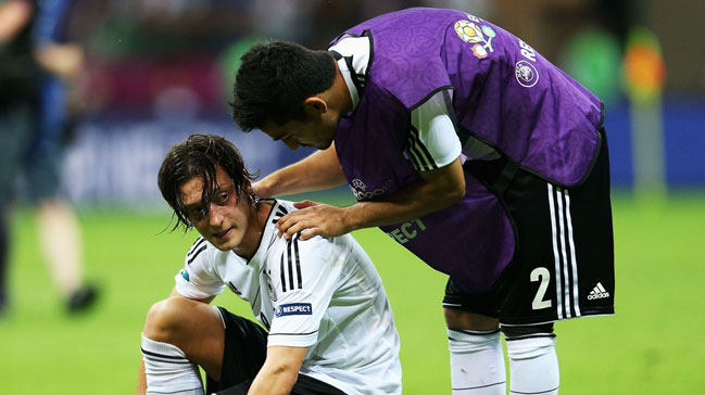 Mesut Özil Almanya'daki ayrımcılık hakkında konuştu