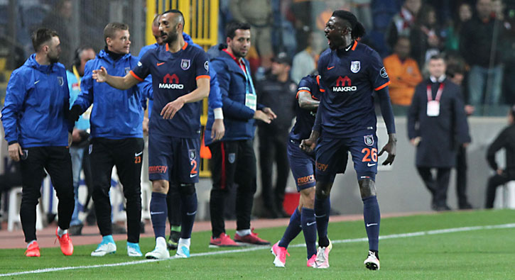 Başakşehir Galatasaray'a gol yağdırdı!