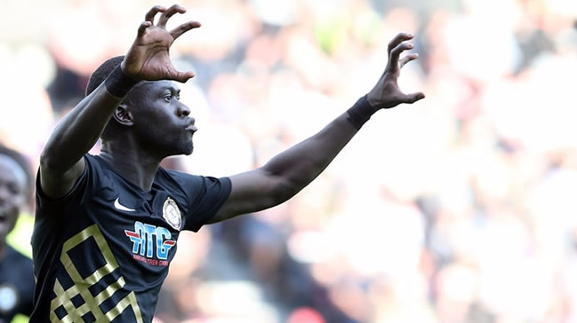 Trabzonspor Badou Ndiaye ile el sıkıştı