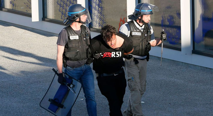 Fransız polisinden Beşiktaşlı taraftarlara sert müdahale!
