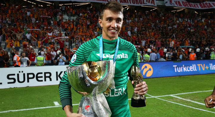 "Galatasaray'da yılın sporcusu" ödülü Fernando Muslera'nın