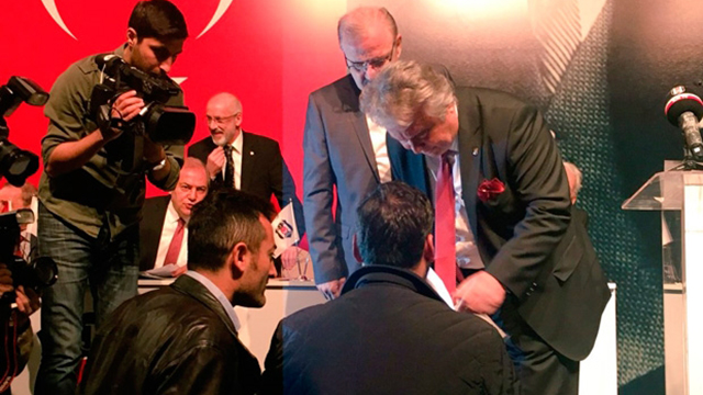 Beşiktaş'ın tek adaylı Divan Başkanlığı seçiminde olay