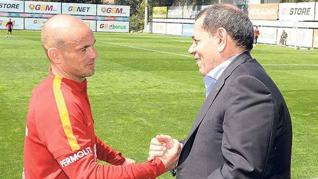 Başkan Özbek Sneijder'den söz aldı