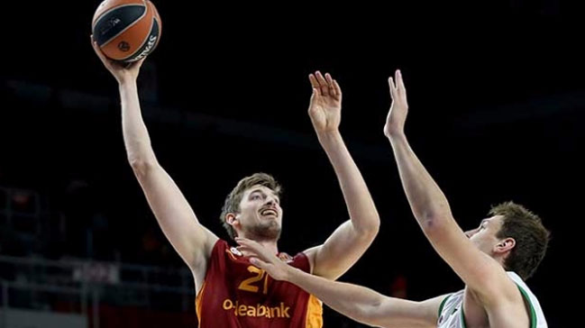 Galatasaray'da Tibor Pleiss dizinden sakatlandı