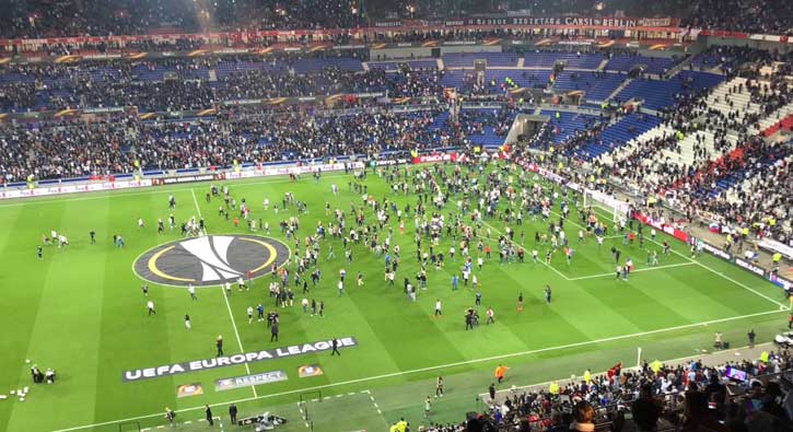UEFA olaylı Lyon-Beşiktaş maçı kararını açıkladı